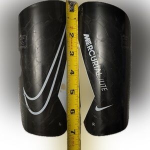 Nike soccer mercurial lite shin pads
